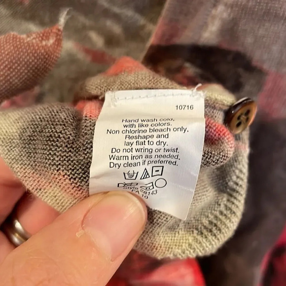 J.crew woman’s floral button down v neck sweater - Picture 6 of 7